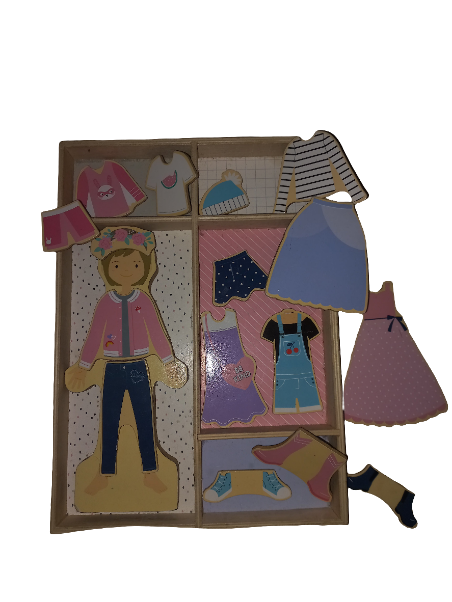 Magnetic dress up game